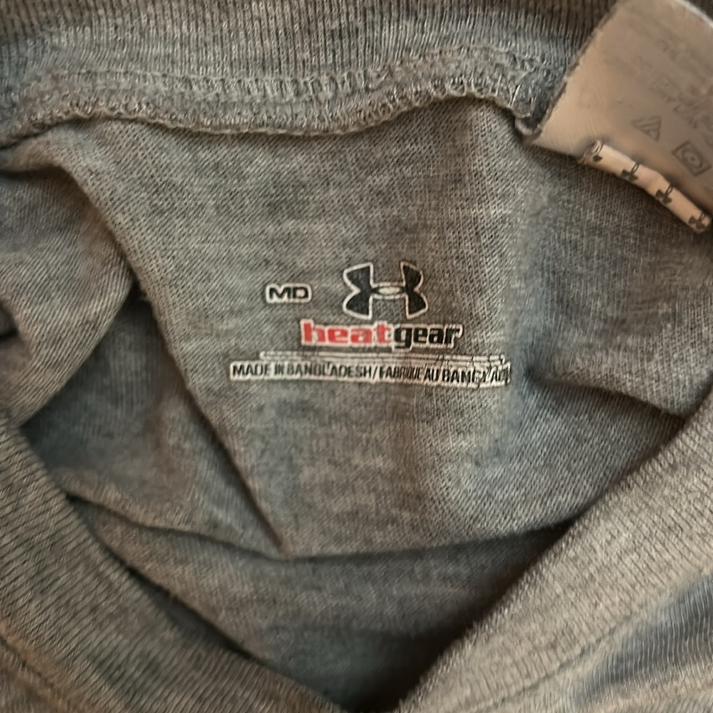 Under Armour Gray Tee - Picture 3 of 3